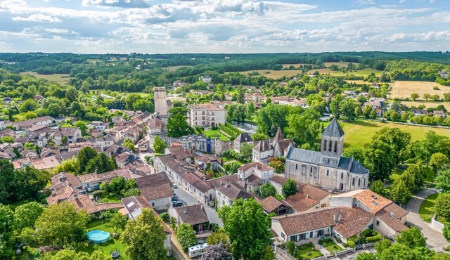 Beautiful 4 Bedroom Villa with Private Pool and Starlink WIFI