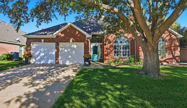 Beautiful 4-bedroom house with pool, close to everything in Dallas