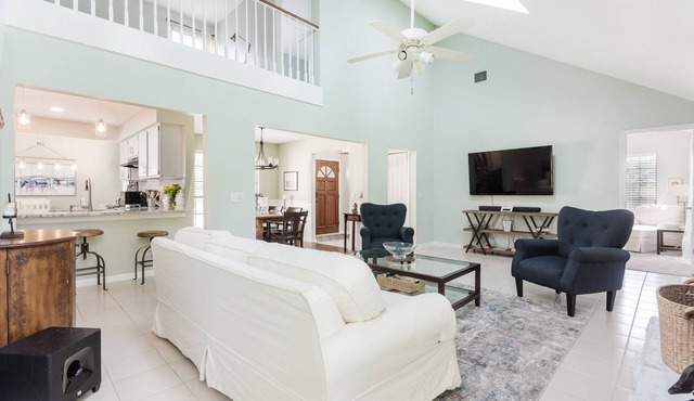 Beautiful 4 Bedroom Lake Home just minutes from Beaches and Mayo!