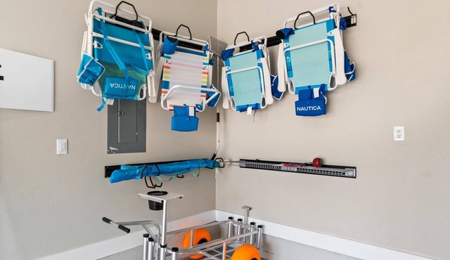 Beautiful 4 bedroom|Boat Dock | Pool & Hot Tub | 3 Min to Beach