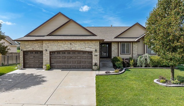 Beautiful 4 Bedroom 3 bath home in nice Eastside neighborhood and LOTS of extras
