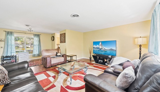 Beautiful 4-Bedroom Bungalow with Modern amenities