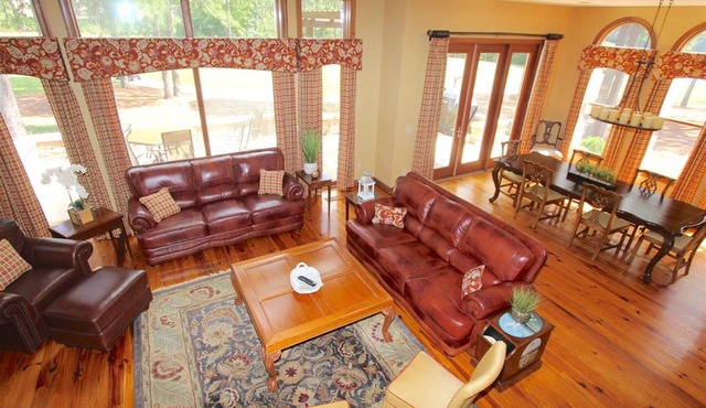 Beautiful 4- Bedroom Cottage (WITH X2 QUEEN BEDS IN EACH BEDROOM) overlooking the 9th Green at Pinehurst National No.9