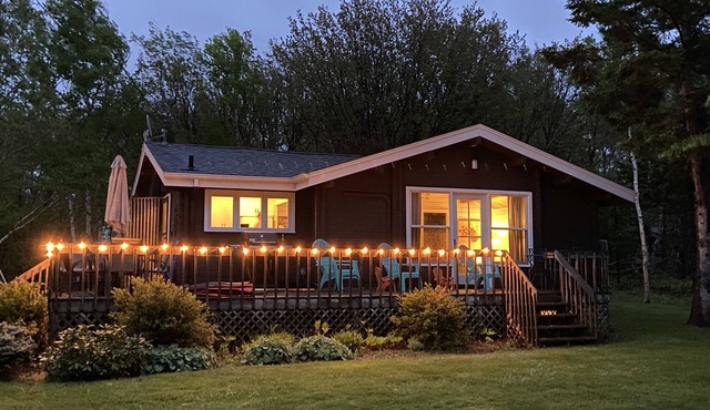 Beautiful 4 Bedroom 2 Bathroom Cottage - 5 minutes from Cavendish Beach!