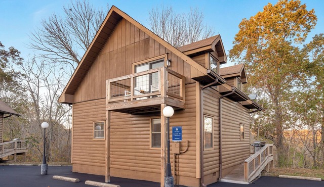 Beautiful 4 Bedroom Chalet .5 Miles from Dale Hollow Lake! #3