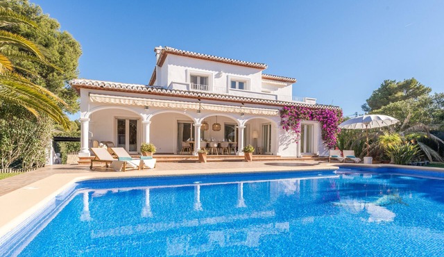 Beautiful 4 Bedroom Family Villa