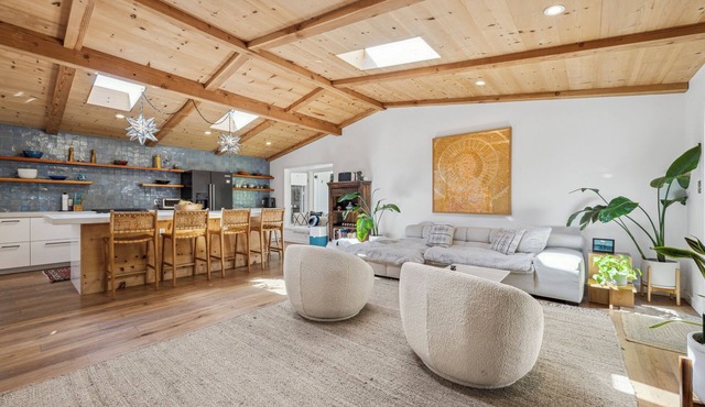 Beautiful 4-bedroom Home in Encinitas for your next getaway