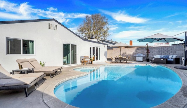 Beautiful 4-bedroom house with pool in Sunny San Diego