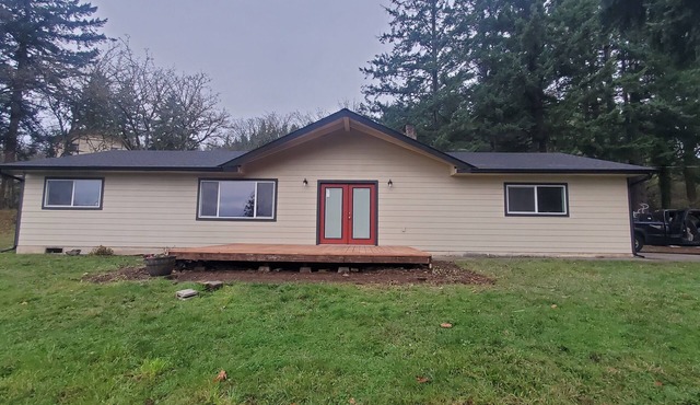 Beautiful 4-bedroom house with great view of Columbia, perfect for your getaway.