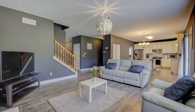 Beautiful 4-bedroom house Central to St. Louis and St. Charles