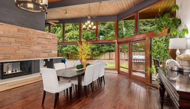 Beautiful 4 bedroom home in the heart of Auburn with indoor fireplace