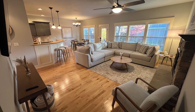 Beautiful 4-bedroom Home with Hot Tub Near BSU and Downtown