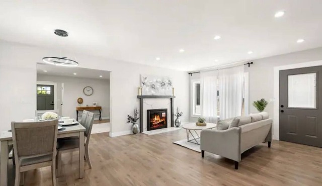 Beautiful 4 bedroom home with indoor fireplace