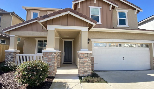 Beautiful 4 Bedroom Home with Gated Backyard Patio: Ripon
