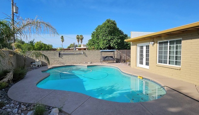 Beautiful 4-bedroom home quietly tucked away in a charming Tucson neighborhood!
