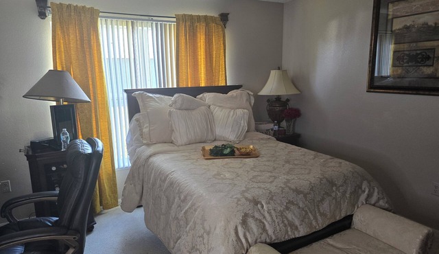 Beautiful 4-bedroom house ,AC and WiFi in Deltona, 35 min from Disney,Universal