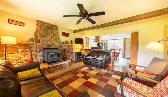 Beautiful 4-bedroom house in peaceful Dryfork with WiFi.