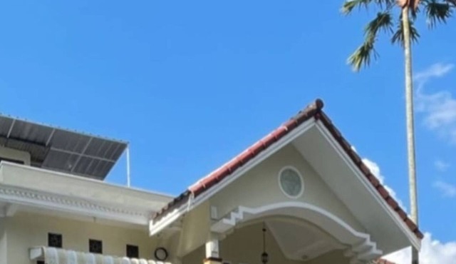 Beautiful 4-bedroom villa in Jawa Timur with stunning views ,comfy n homey villa