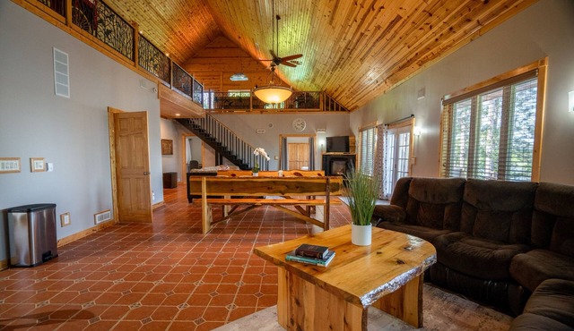 Beautiful 4-bedroom Lakefront cabin on Portage Chain of lakes in Backus