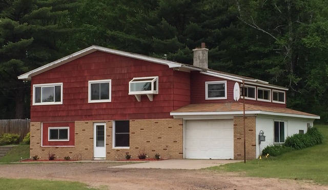 Beautiful 4 bedroom, Marquette home. Open all year!
