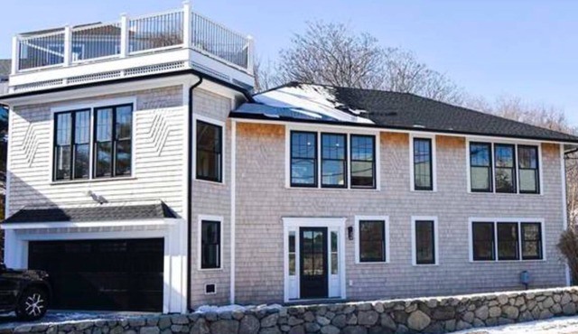 Beautiful 4 bedroom ocean view beach escape! AC, roofdeck, newly renovated.