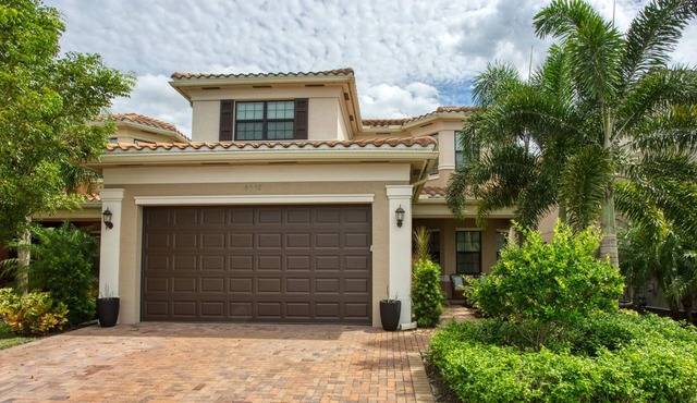 Beautiful 4 Bedroom Pool Home