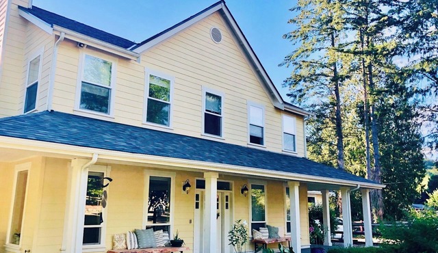 Beautiful 4-bedroom farmhouse with AC in Gig Harbor