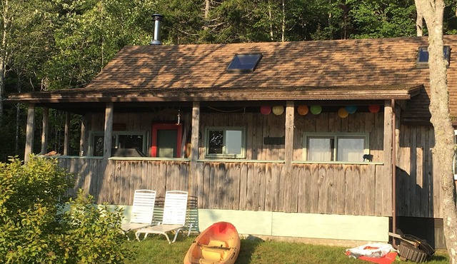Beautiful 4-bedroom cabin in Gouldsboro for a getaway overlooking Jones Pond