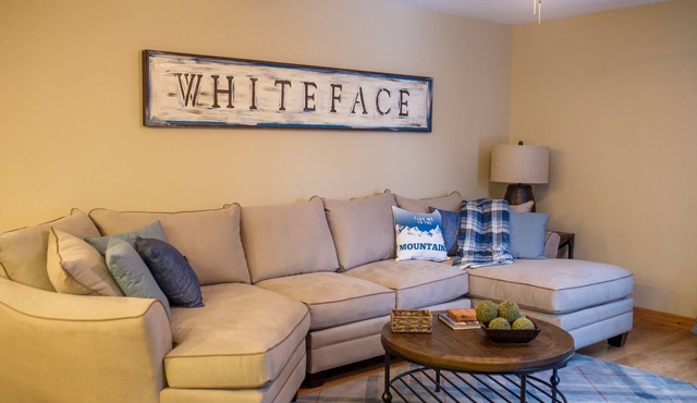 Beautiful 4-bedroom, fully stocked. 5min walk to Main Street.