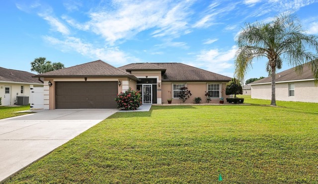 Beautiful 4 Bedroom 2 Bath home in Punta Gorda, Florida close to it all.