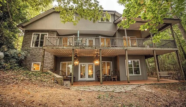 Beautiful 4 bedroom home on Lake Hartwell