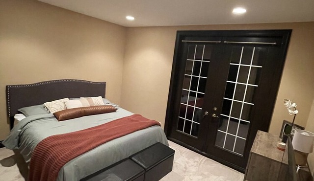 Beautiful 4 bedroom townhome condo w/fireplace