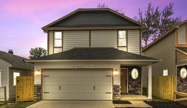 Beautiful 4 Bedroom Vacation Home in Columbus Ohio with Garage Parking