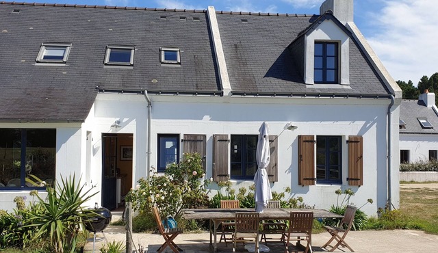 Beautiful 4* belleiloise house with private enclosed garden