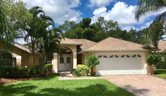 BEAUTIFUL 4 BR Briarwood villa with spacious pool area- VACATION STARTS HERE!