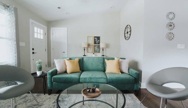 Beautiful 4 BR Home, 15 min Walk to Downtown