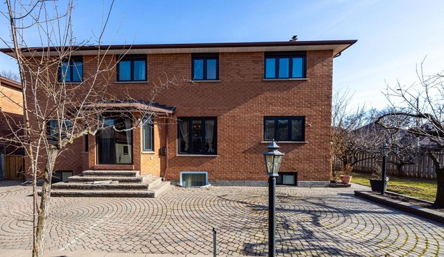 Beautiful 4 BR Home by Sherway Gardens, Lakeshore