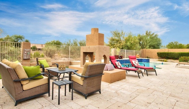 Beautiful 4 BR Home in Private Community w/HEATED pool! Relaxation Paradise!