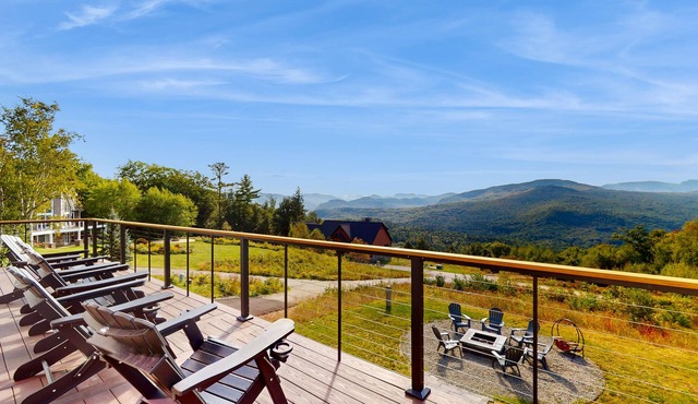 Beautiful 4 BR house - Skiing, Hiking & Golfing - perfect outdoor retreat