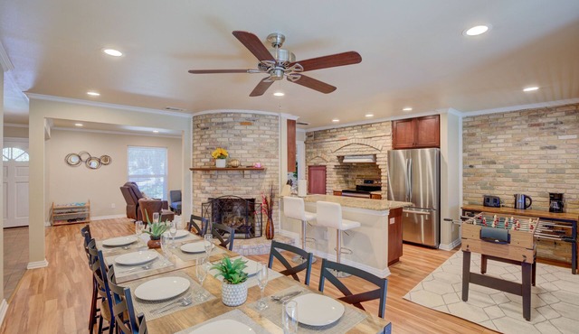 Beautiful 4 BRs, Central, Covered Patio, Cozy Desi