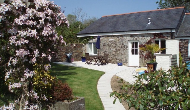 Beautiful 4* Cottage in a peaceful, rural setting with Country Club membership.