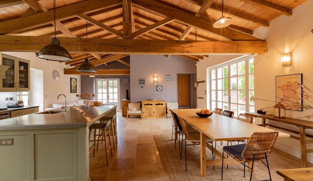 Beautiful 4*country house - Heated pool & outdoor kids play area