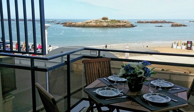 Beautiful 4-person apartment* on the beach Superb sea view