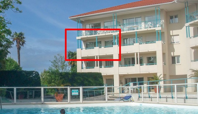 Beautiful 4-person apartment facing the golf course, with swimming pool and 2 terraces