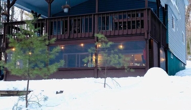 Beautiful 4 Season Lakefront Chalet in the Poconos!