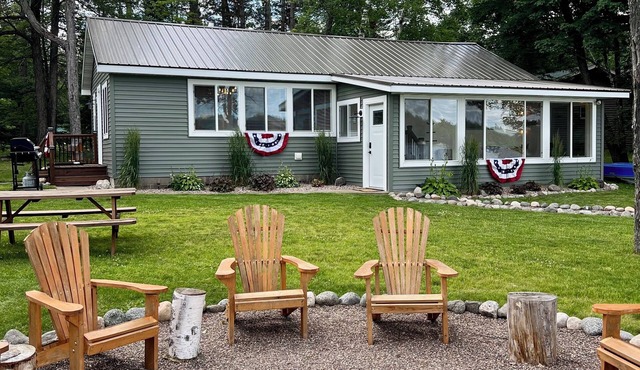 Beautiful 4 Seasons Sugar Camp Lake House - Steps Away From Chain Lake!