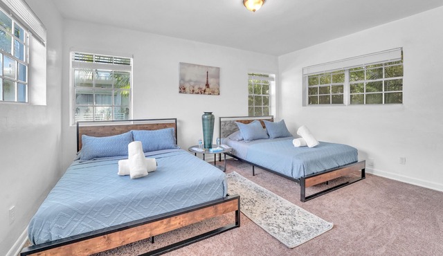 Beautiful 4-bed townhouse perfect for a large family. Near beach.