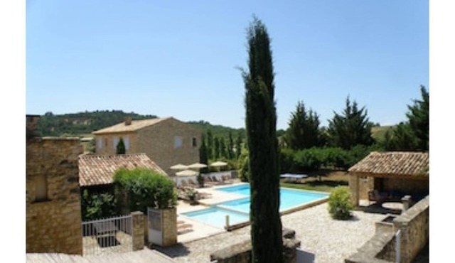 Beautiful 490m2 property for 25 people with swimming pool in the Luberon
