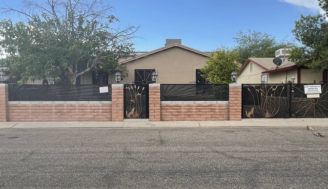 Beautiful 4bedroom and heated pool, great place for family gatherings!