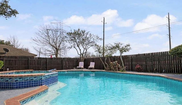 Beautiful 4BR 2B Home with Pool Near AT&T Stadium